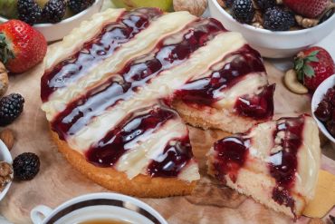 Пирог Голландский вишневый